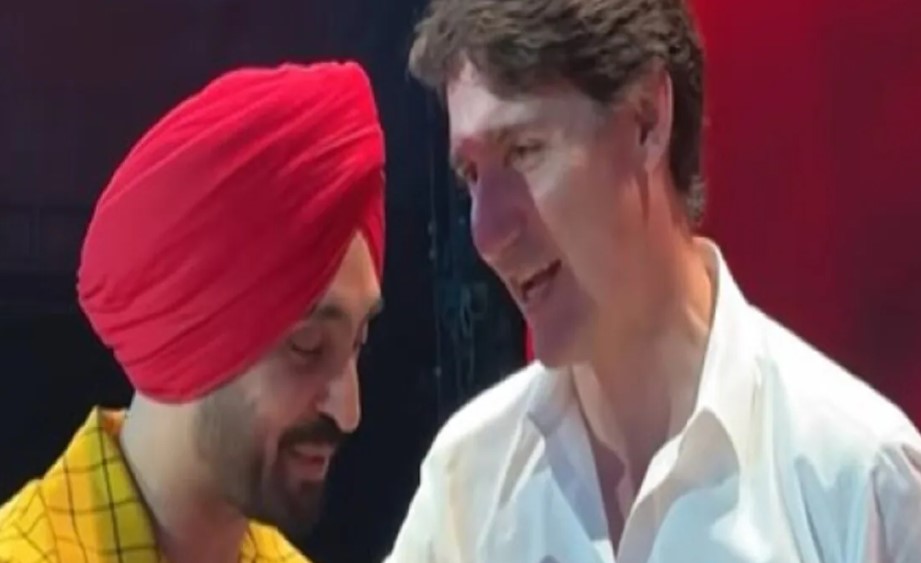 Diljit Dosanjh Viral Video: Diljit Dosanjh was on the stage and suddenly the Prime Minister arrived from behind, see viral video