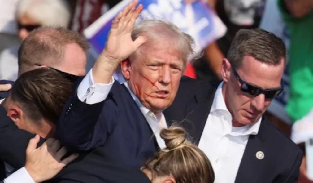 Donald Trumph News:Will this picture of Trump with a bullet-pierced ear, blood-soaked face and clenched fist change the course of the US election?