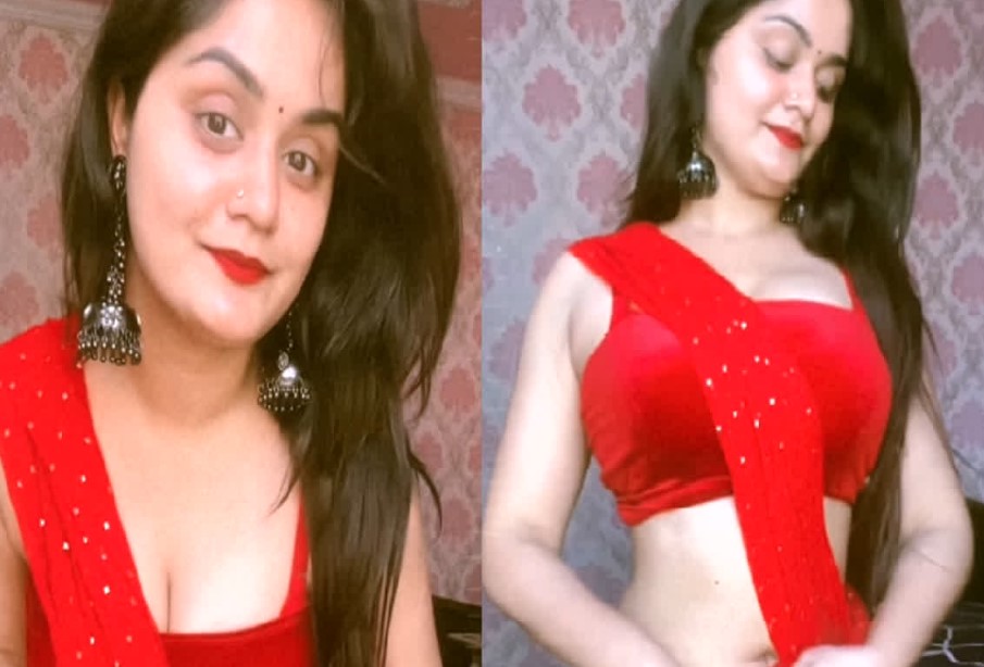 Indian Bhabhi Sexy Video: Indian Bhabhi gave killer poses in backless blouse, sexy video went viral in no time