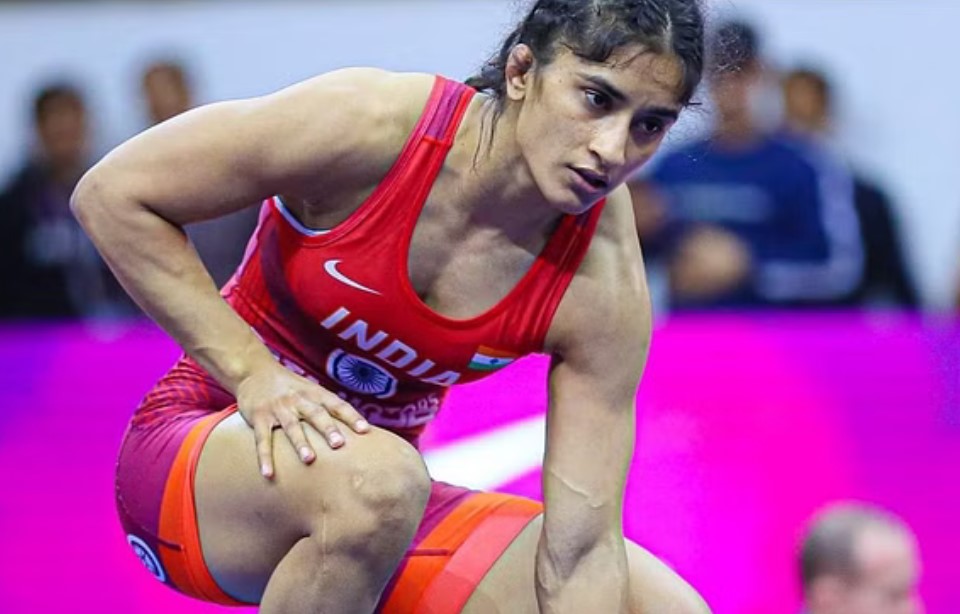 Vinesh Phogat: Wrestler Vinesh Phogat got a big setback, got out before the final match of Olympics, know the matter