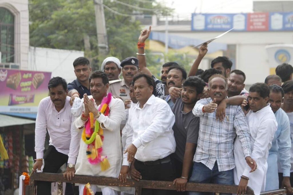 गोपाल कांडा ने भरा नामांकन