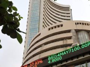 Share Market: On Monday, Sensex fell by more than 450 points, Nifty also fell by 140 points, shares of realty sector crashed.