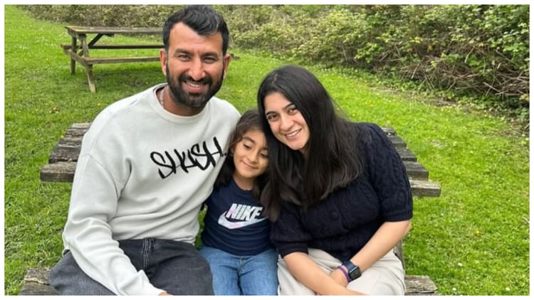 cheteshwar-pujara-pujara-wife-puja-pabari-puja-pujara-book-the-diary-of-a-cricketers-wife-a-very_c7d0bc5dcf06e0e788beb3bda1d49569.jpeg