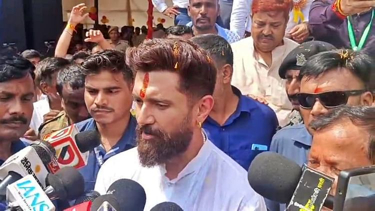 hajipur-deputy-cm-vijay-sinha-2-voter-id-cards-controversy-chirag-paswan-says-ec-can-investigate-if_45e6cb296c201391f79c1f994db20bbb.jpeg