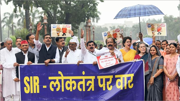 india-bloc-parties-to-continue-protest-against-sir-to-hold-march-to-ec-office-sources_e1f4ee56554e56e08a42526ddbd0e488.jpeg