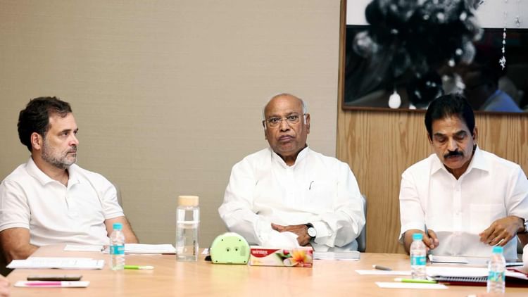 rahul-gandhi-mallikarjun-kharge-kc-venugopal_9c7f1979fe70e246dfa7e0b4e9bcc36e.jpeg